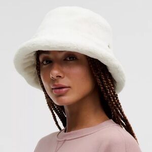 Lululemon white fur bucket hat